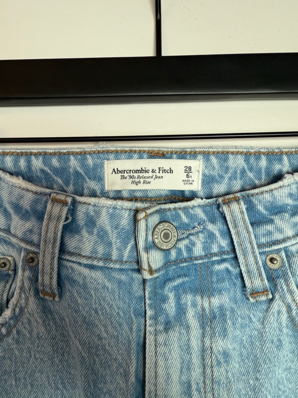 Abercrombie & Fitch Relaxed Jean - Picture 2 of 4